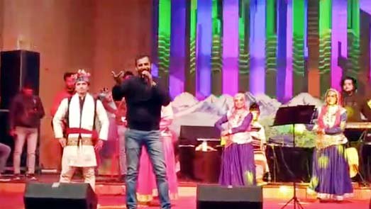 उत्तराखण्डः मसूरी विंटर लाइन कार्निवाल में पहाड़ी गायक चौहान ने बांधा समां! देर रात तक गानों पर थिरके लोग, सांस्कृतिक कार्यक्रमों की रही धूम