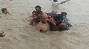 ऋषिकेश में देवदूत बनी जल पुलिस! गंगा में डूब रहे कांवड़ यात्री की बचाई जान